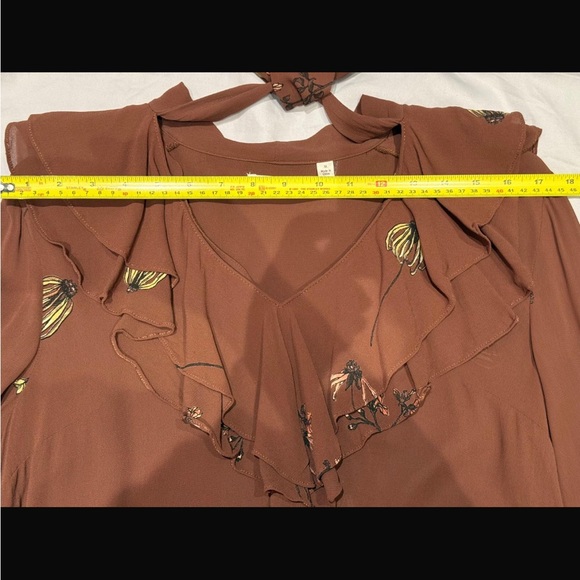 aritzia little moon blouse with front neck tie - brand new never worn - Picture 10 of 10